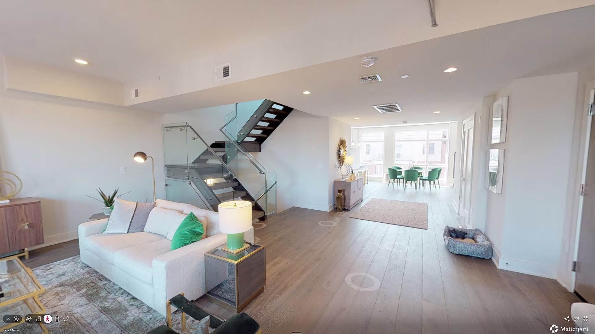 Moderne Wohnküche einer Eigentumswohnung in Frankfurt, aufgenommen als 360°-VR-Tour für das Immobilienexposé.