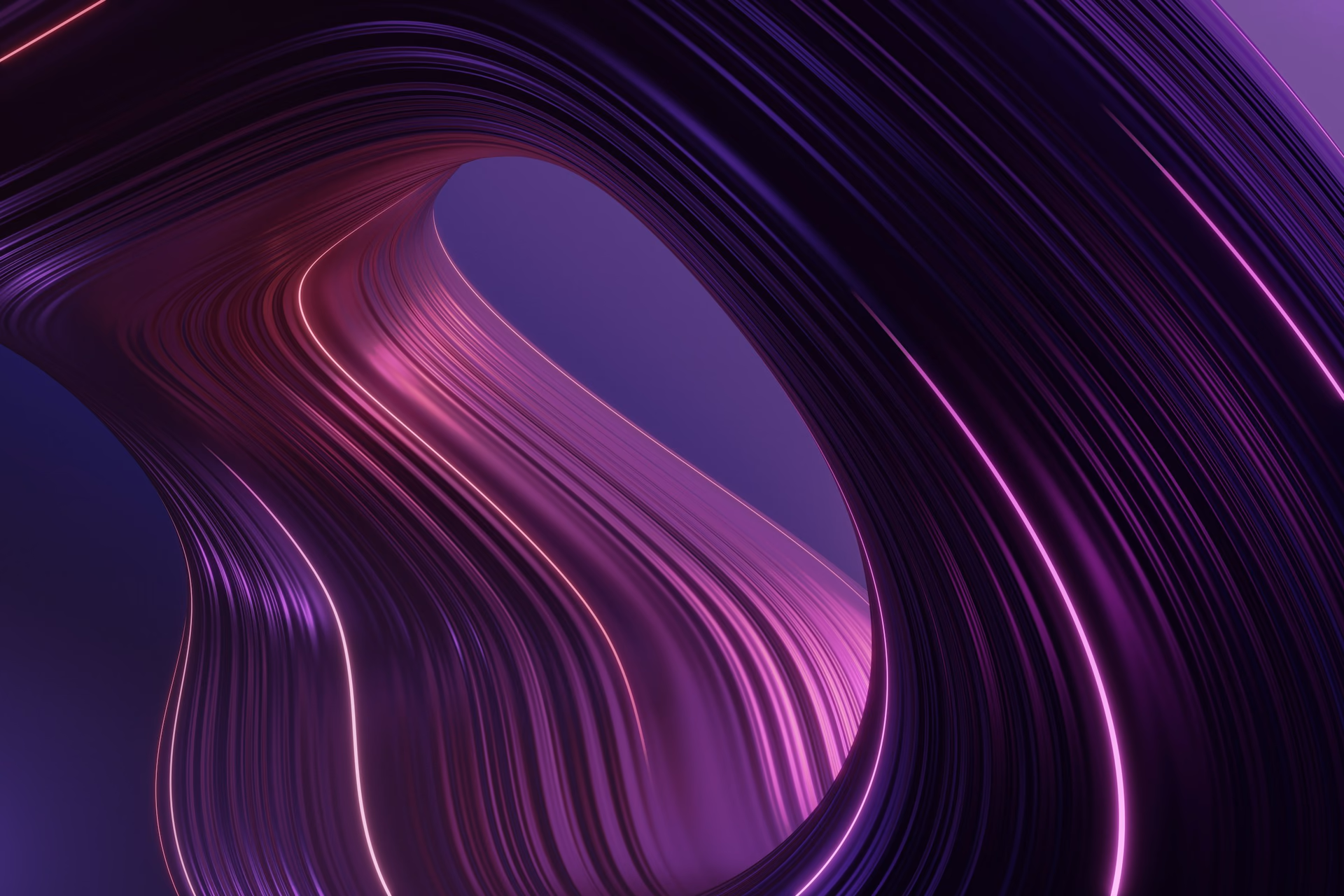 Geschwungene violette Lichtlinien auf dunklem Hintergrund als Symbolbild für die Frage: Was kostet ein Rebranding?
